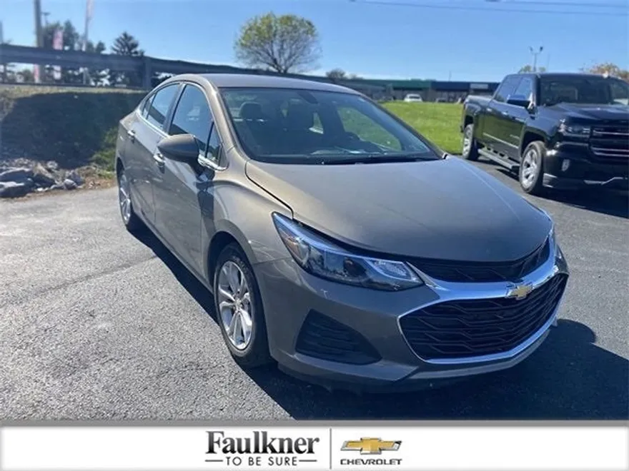 2019 Chevrolet Cruze LT photo 1