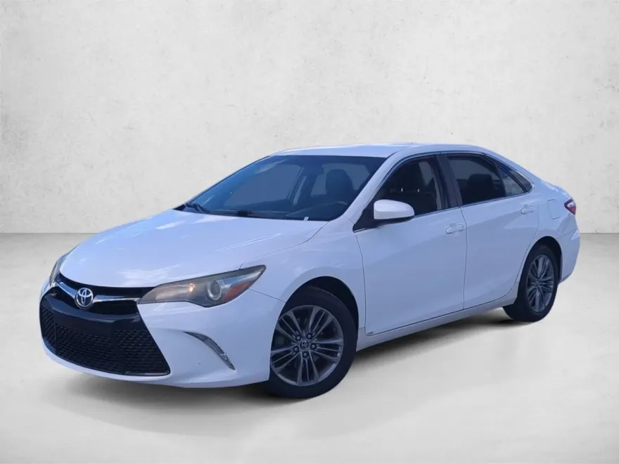 2015 Toyota Camry SE photo 1