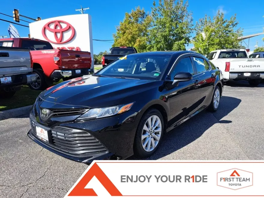 2018 Toyota Camry LE photo 1