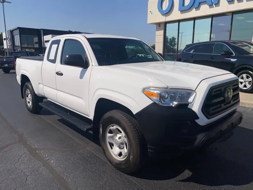 2019 Toyota Tacoma Access Cab photo 1