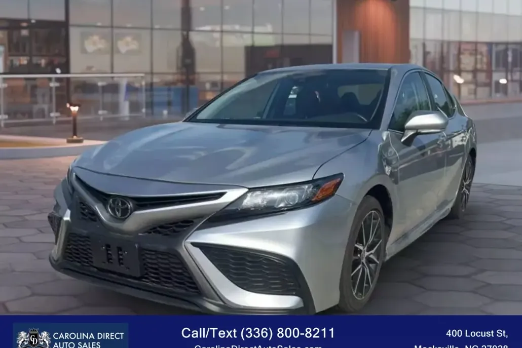 2024 Toyota Camry SE photo 1