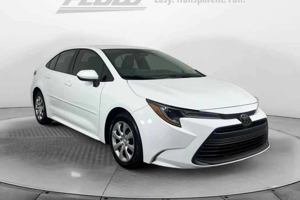 2024 Toyota Corolla LE photo 1