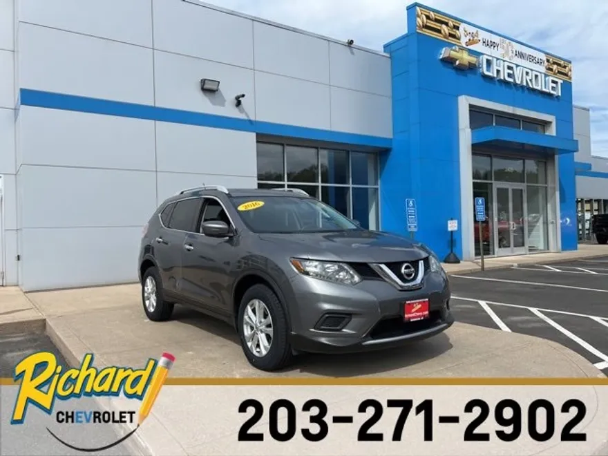 2016 Nissan Rogue SV photo 1