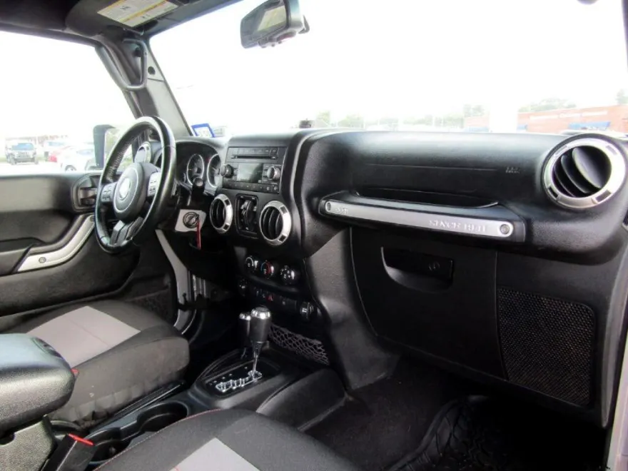 2017 Jeep Wrangler Unlimited Rubicon photo 11
