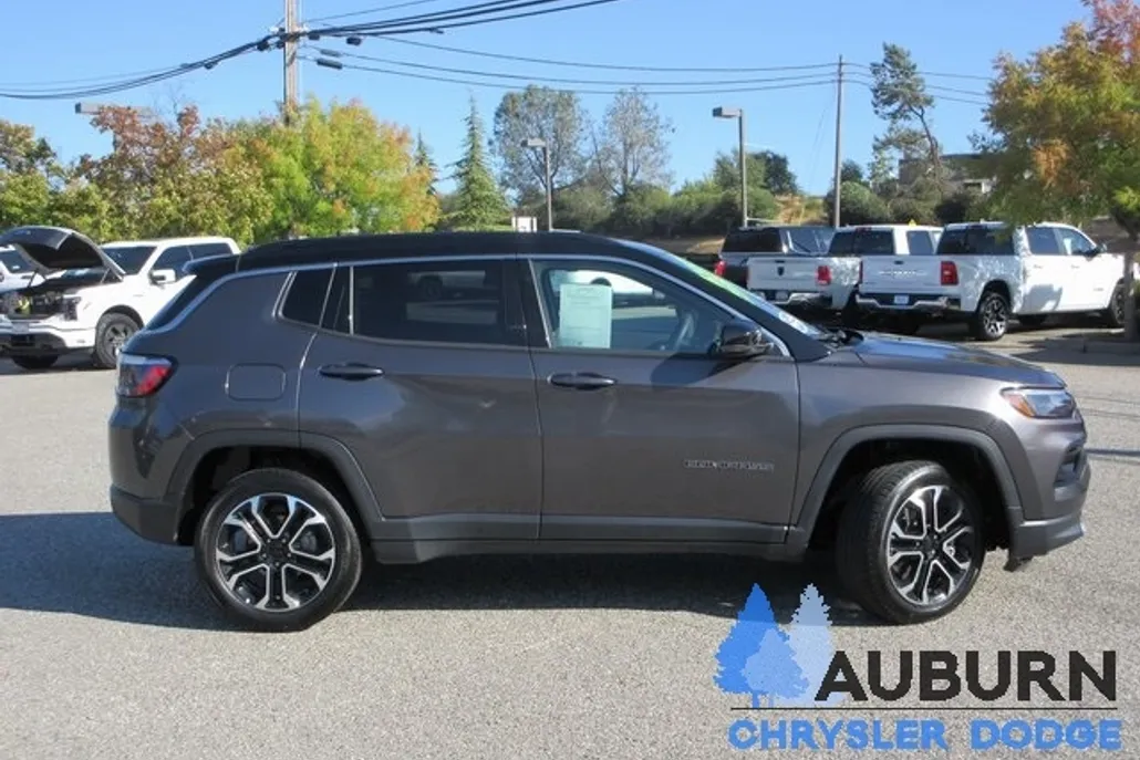 2023 Jeep Compass Limited photo 1