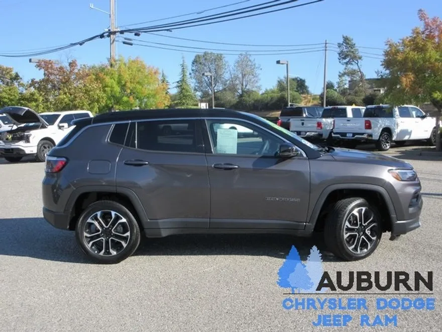2023 Jeep Compass Limited photo 1