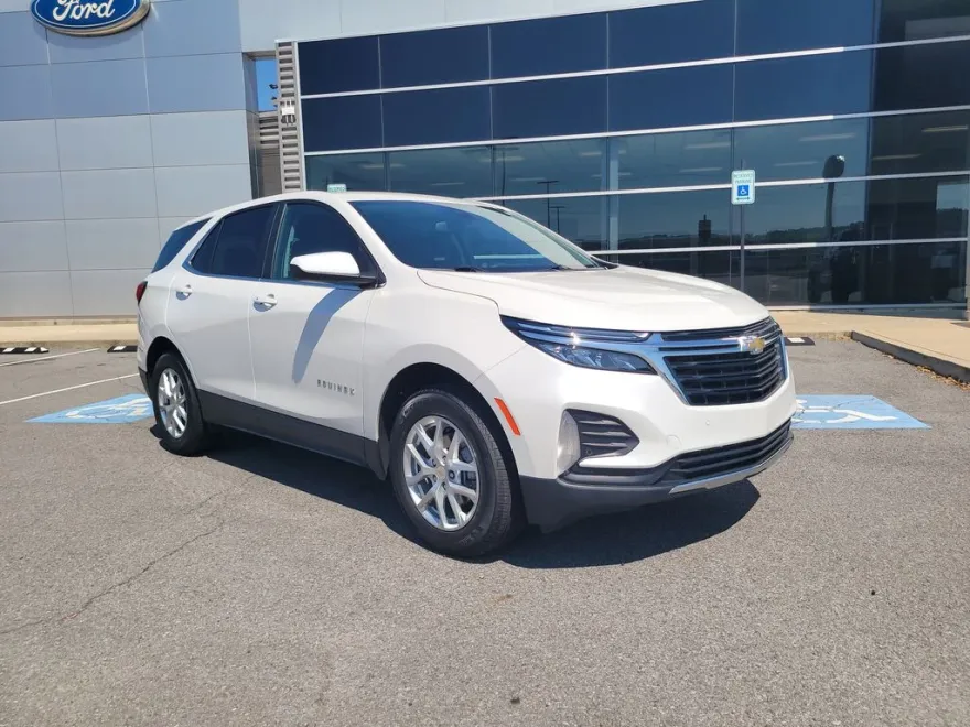 2023 Chevrolet Equinox LT photo 1