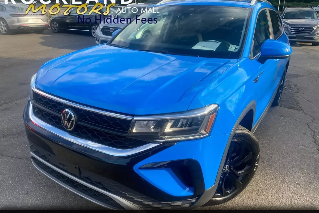 2023 Volkswagen Taos SE photo 1