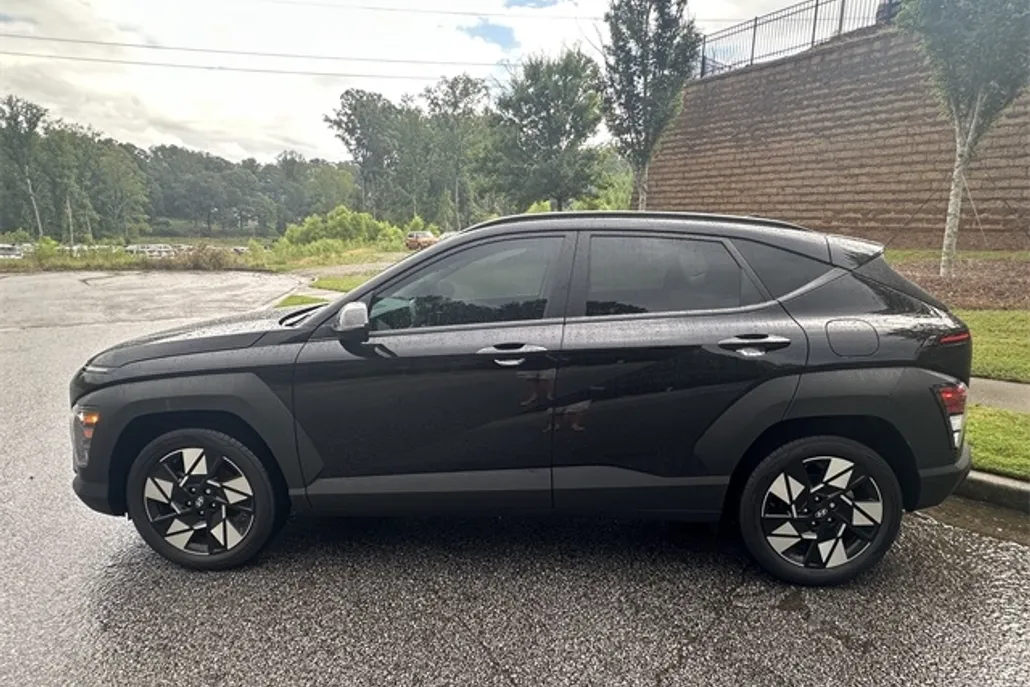 2025 Hyundai Kona SEL photo 1