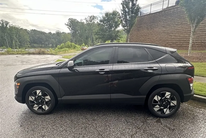2025 Hyundai Kona SEL photo 1