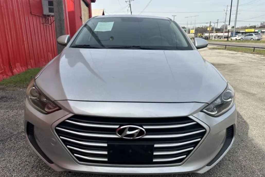 2018 Hyundai Elantra SEL photo 1