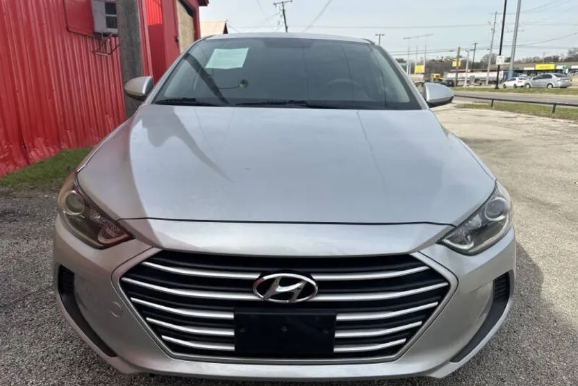 2018 Hyundai Elantra SEL photo 1