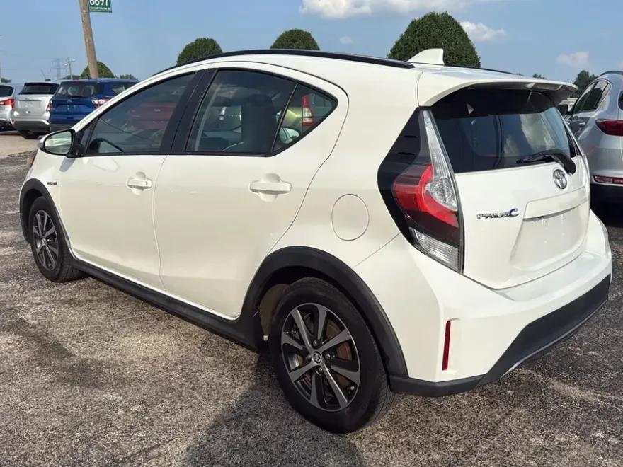 2018 Toyota Prius C One photo 1