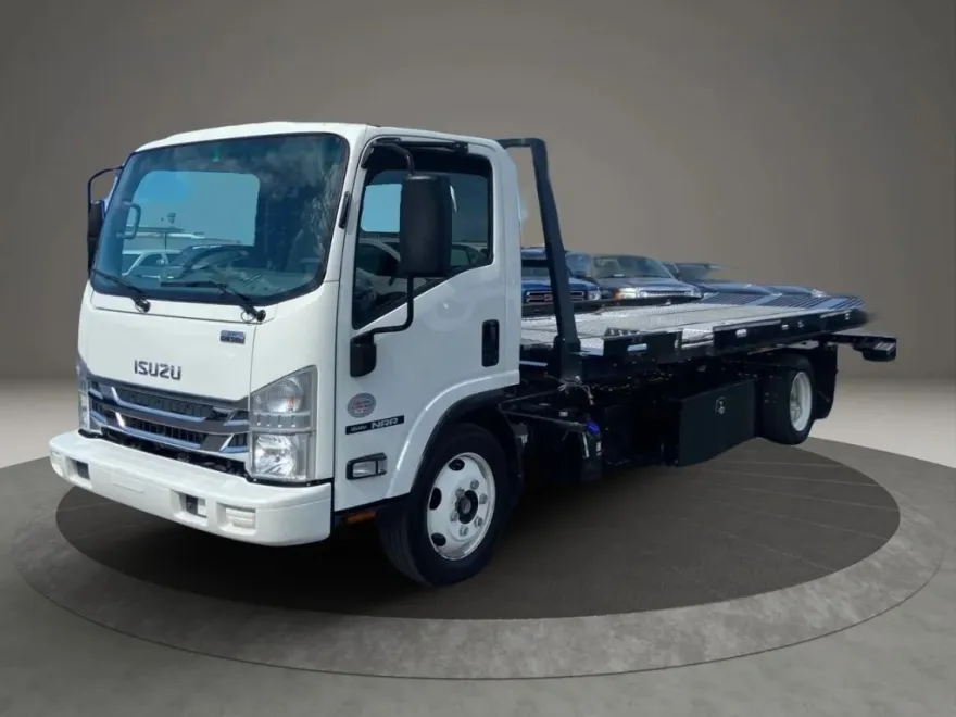 2020 Isuzu NRR photo 1