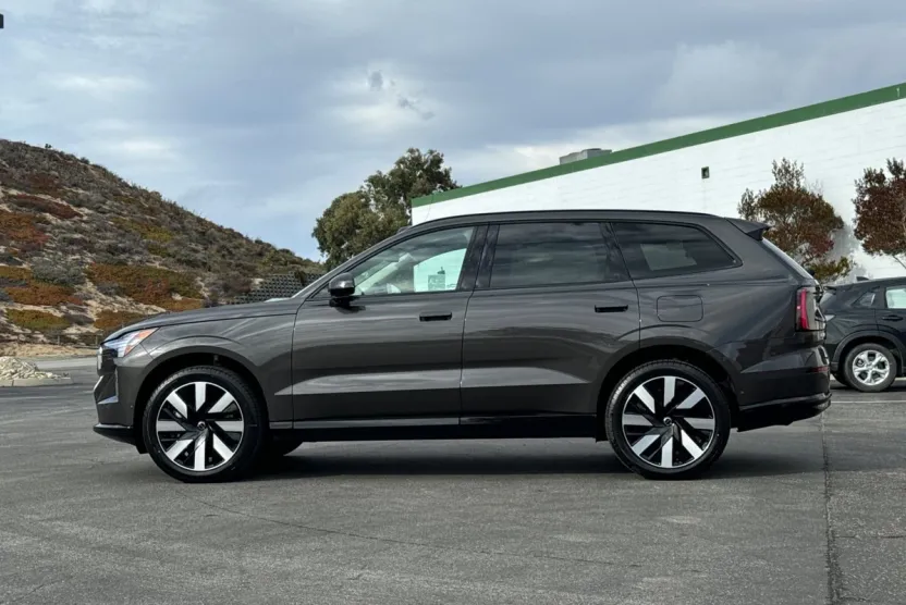 2025 Volvo EX90 Twin Motor Plus photo 1