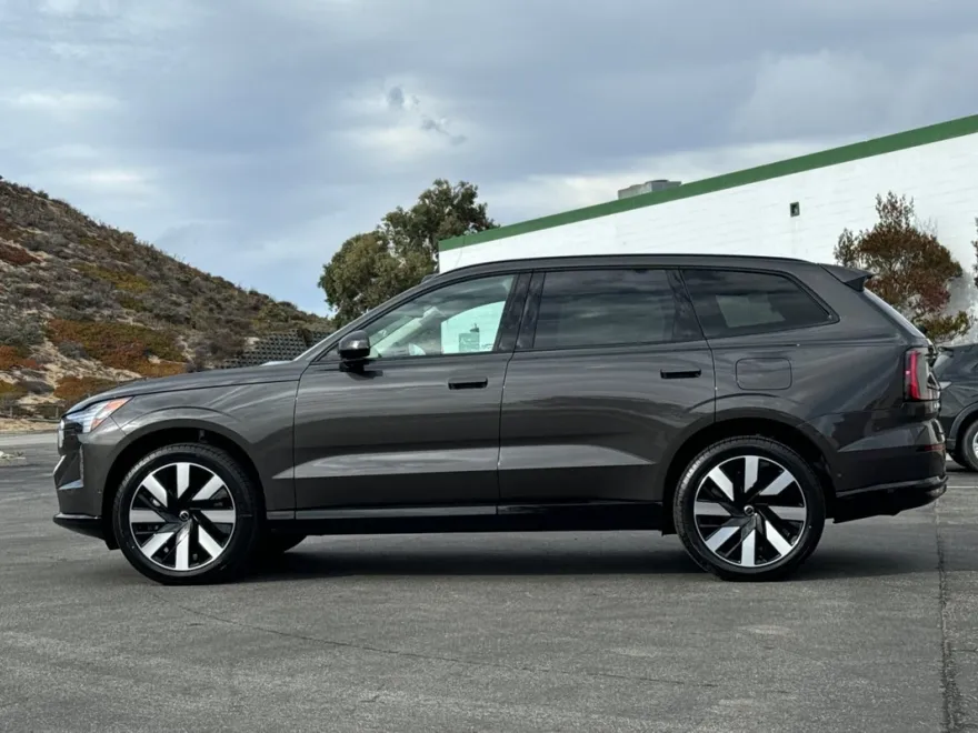 2025 Volvo EX90 Twin Motor Plus photo 1
