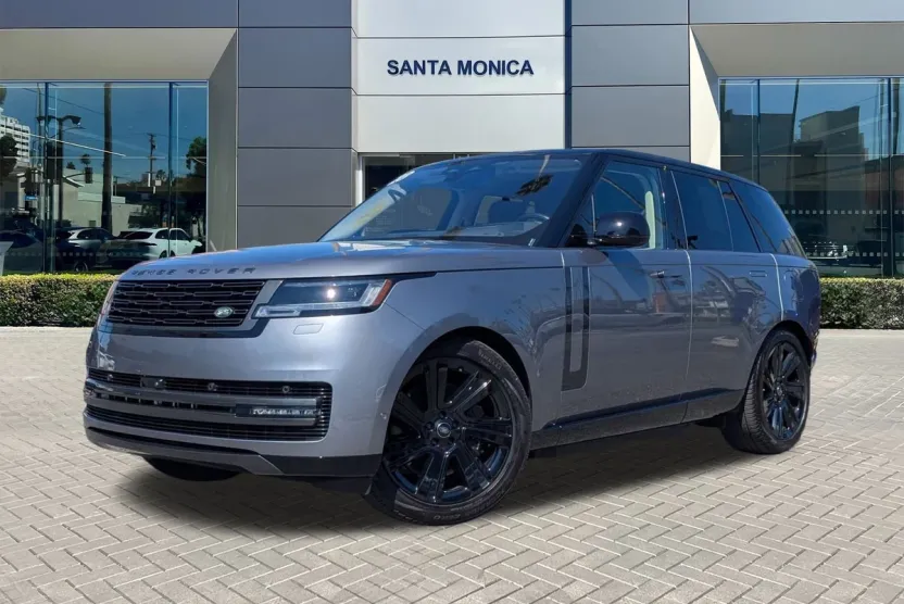 2023 Land Rover Range Rover SE photo 1