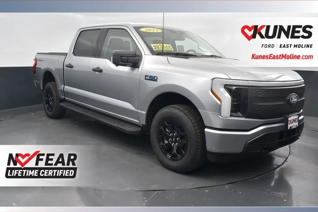 2025 Ford F-150 Lightning XLT photo 1