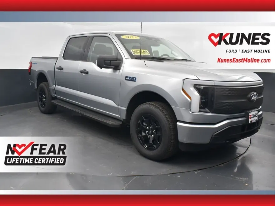 2025 Ford F-150 Lightning XLT photo 1