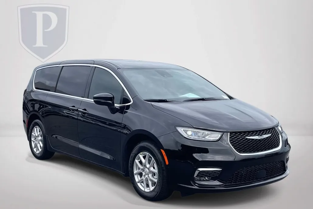 2026 Chrysler Pacifica photo 1