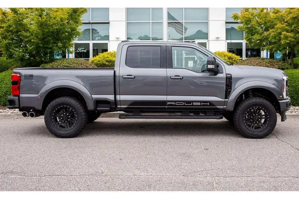 2025 Ford F-250 Lariat photo 1