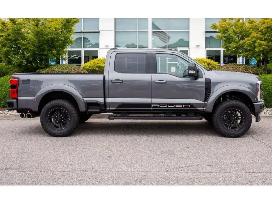 2025 Ford F-250 Lariat photo 1
