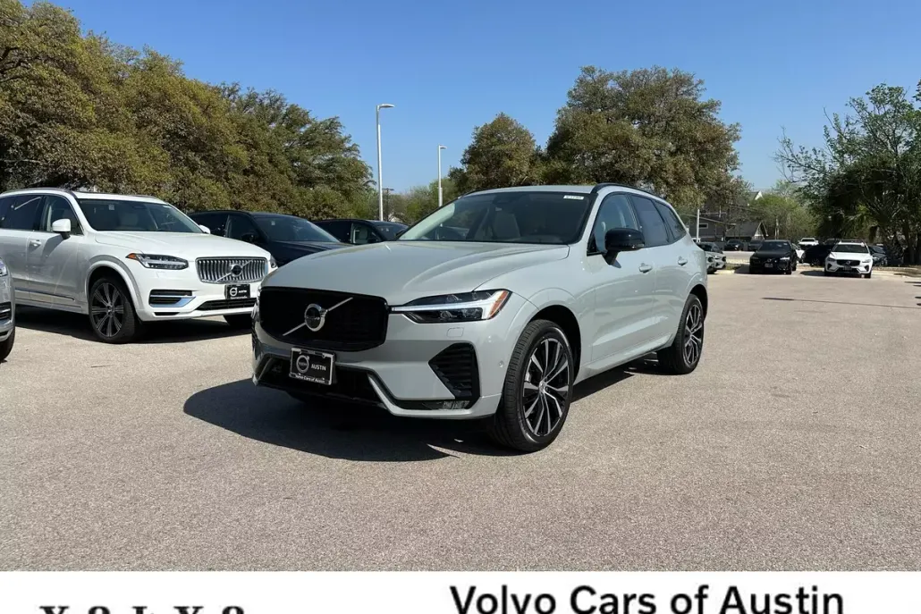 2025 Volvo XC60 B5 Plus photo 1