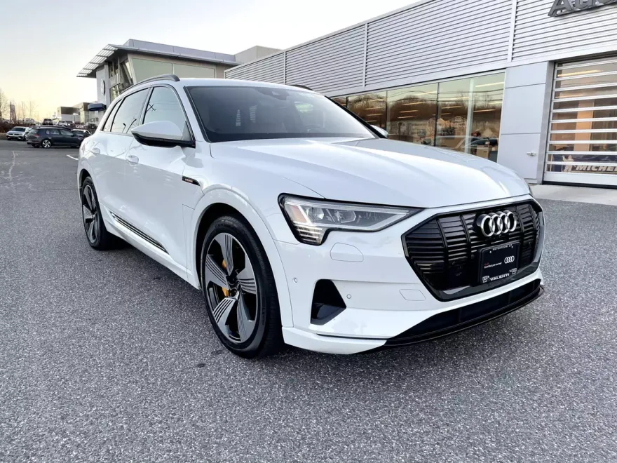 2022 Audi e-tron Premium Plus photo 1