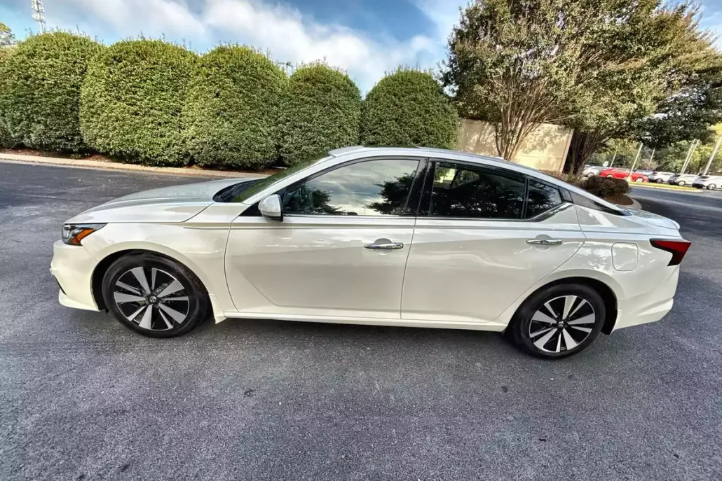 2019 Nissan Altima 2.5 SV photo 1