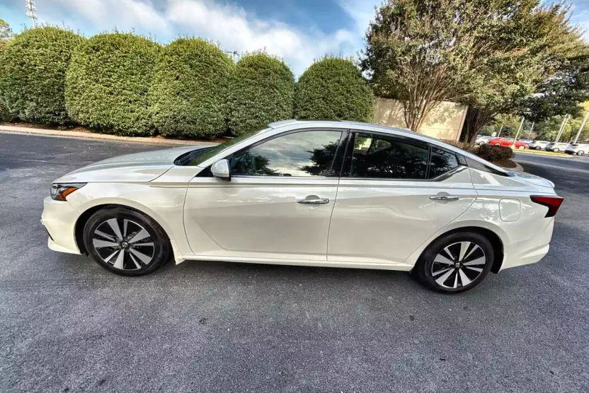 2019 Nissan Altima 2.5 SV photo 1