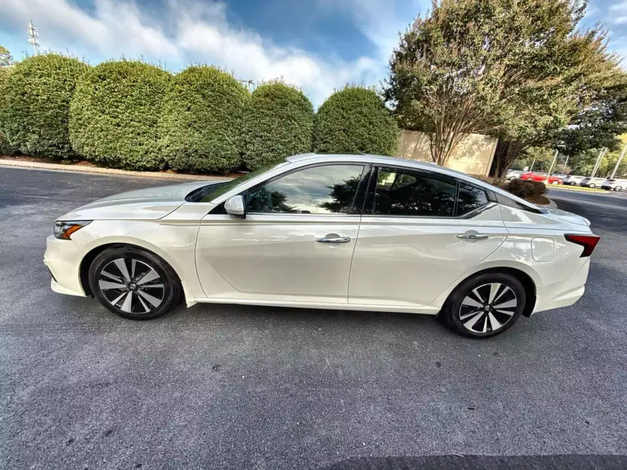 2019 Nissan Altima 2.5 SV photo 1