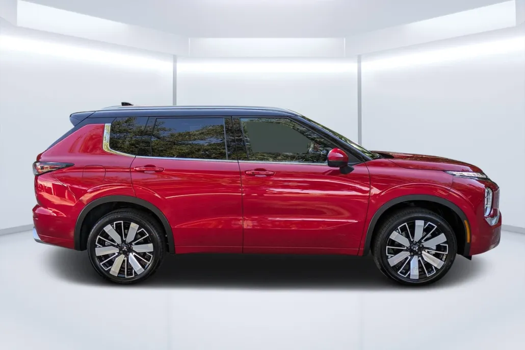 2025 Mitsubishi Outlander SEL photo 1