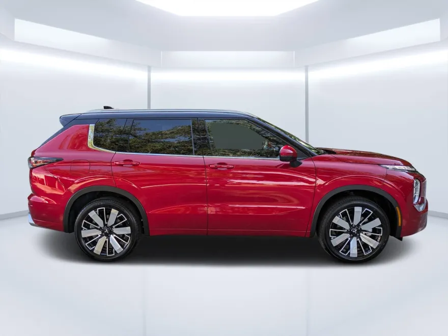 2025 Mitsubishi Outlander SEL photo 1