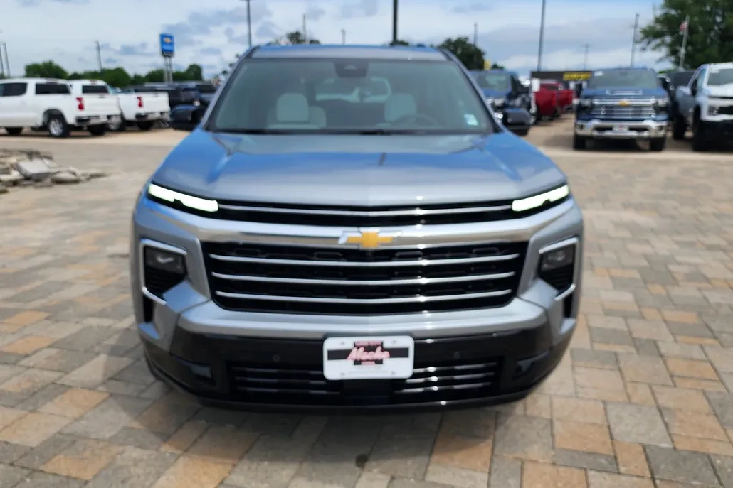 2025 Chevrolet Traverse High Country photo 1
