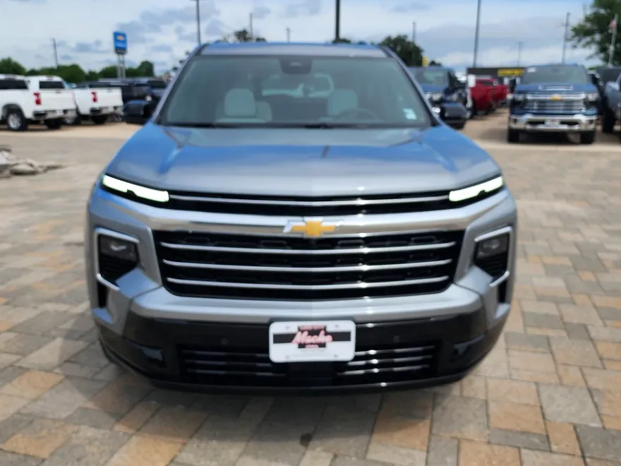 2025 Chevrolet Traverse High Country photo 1