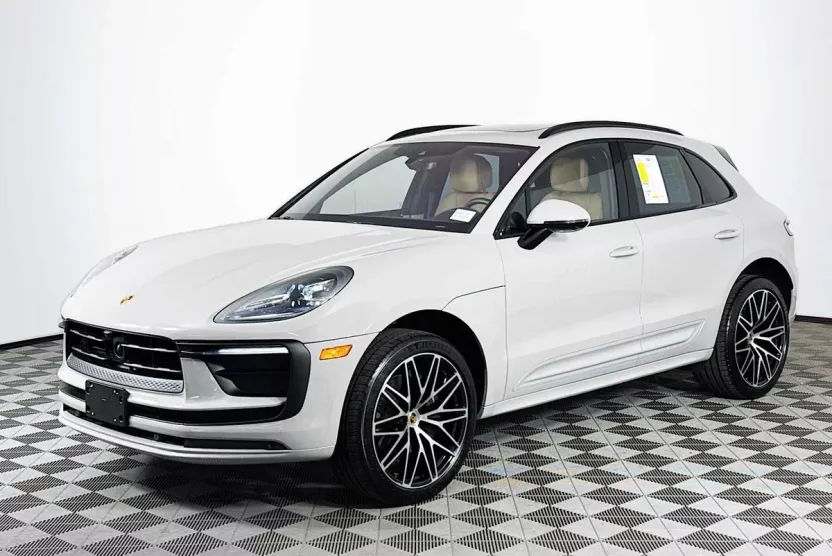 2025 Porsche Macan T photo 1