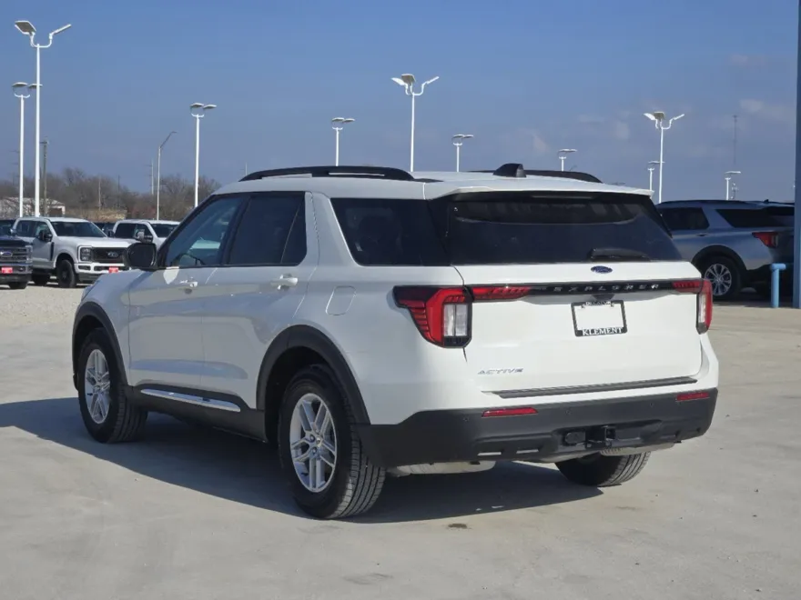 2025 Ford Explorer photo 1