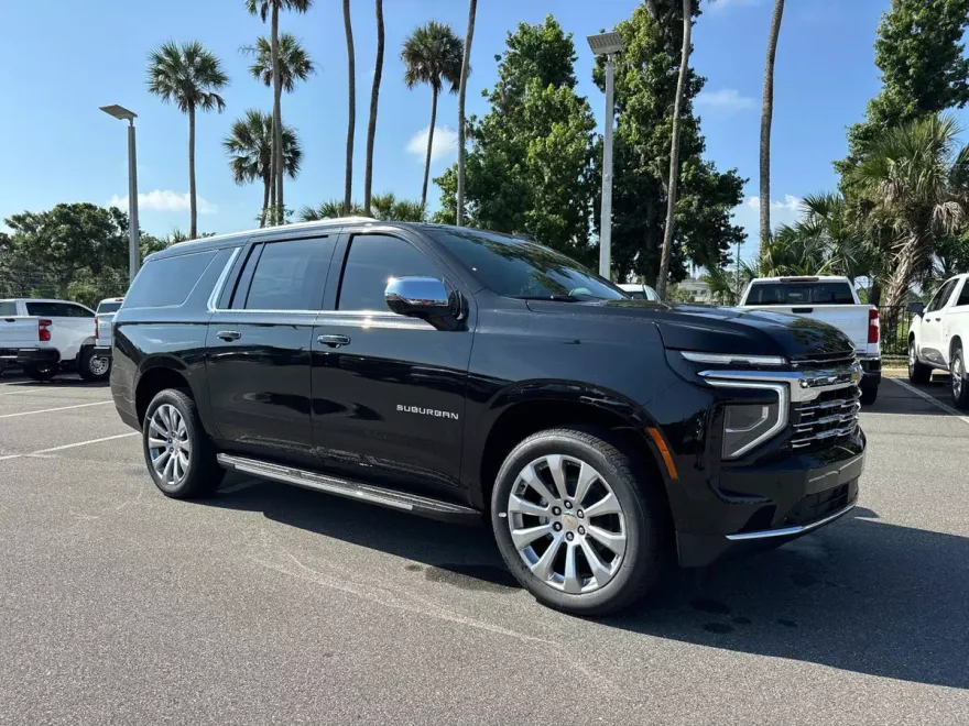 2025 Chevrolet Suburban Premier photo 1