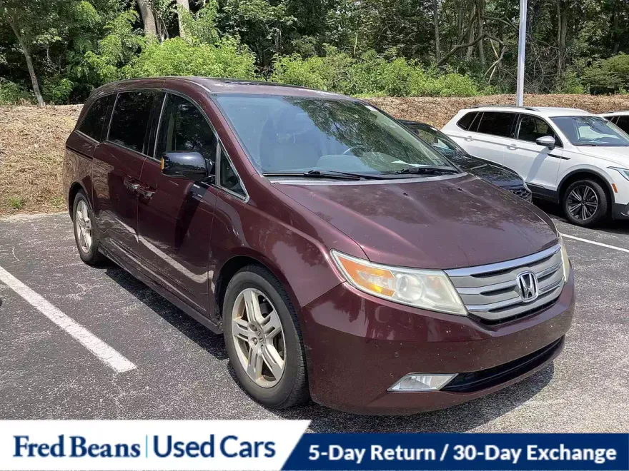 2013 Honda Odyssey Touring photo 1