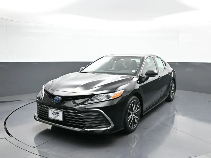 2022 Toyota Camry Hybrid XLE photo 1