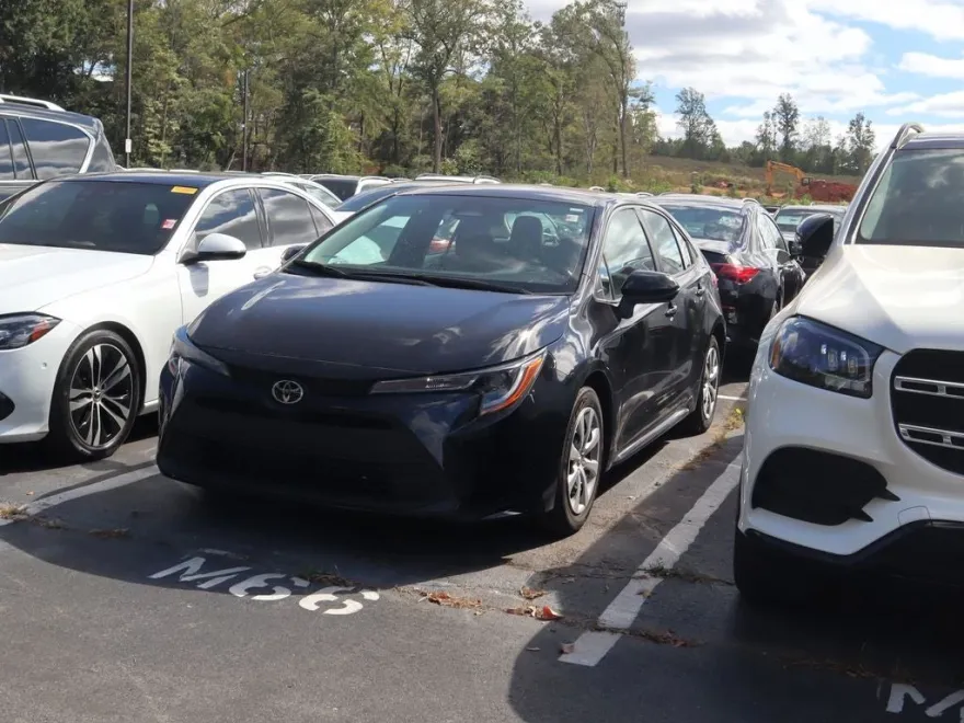 2024 Toyota Corolla LE photo 1