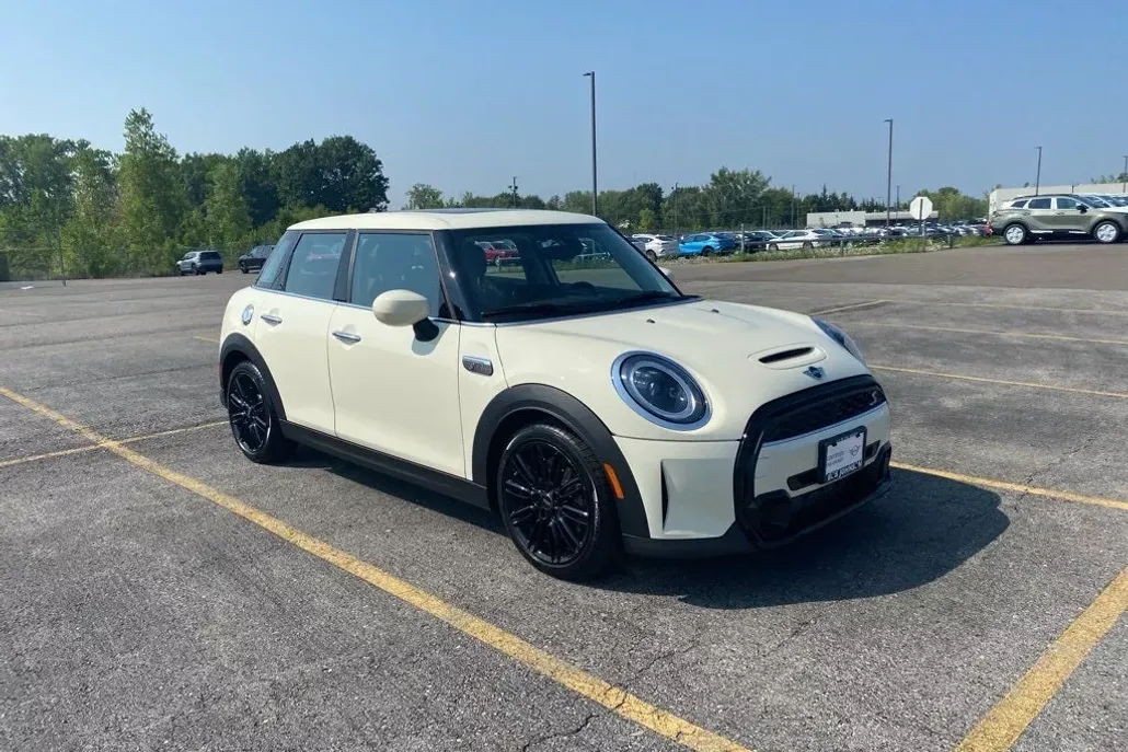 2023 Mini Cooper 4 Door Hardtop S photo 1