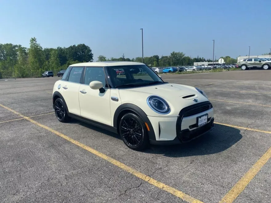 2023 Mini Cooper 4 Door Hardtop S photo 1