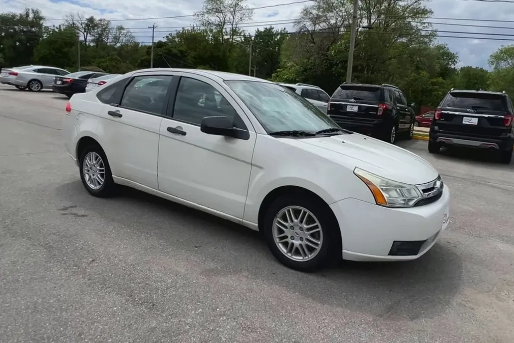 2010 Ford Focus SE photo 1