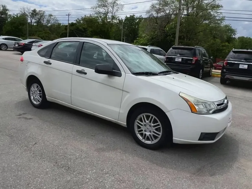 2010 Ford Focus SE photo 1