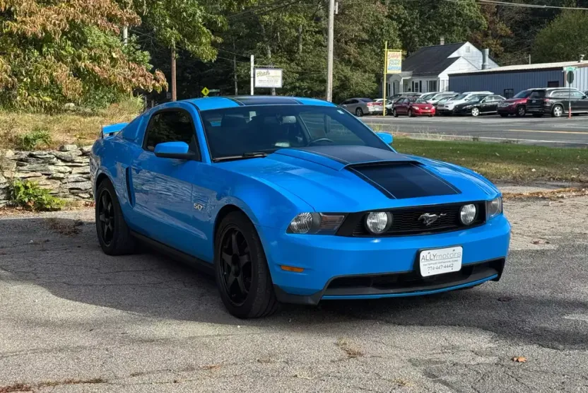 2011 Ford Mustang GT Premium photo 1