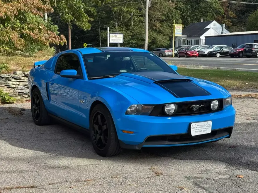 2011 Ford Mustang GT Premium photo 1