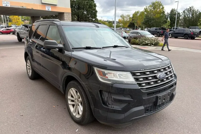 2016 Ford Explorer Base photo 1