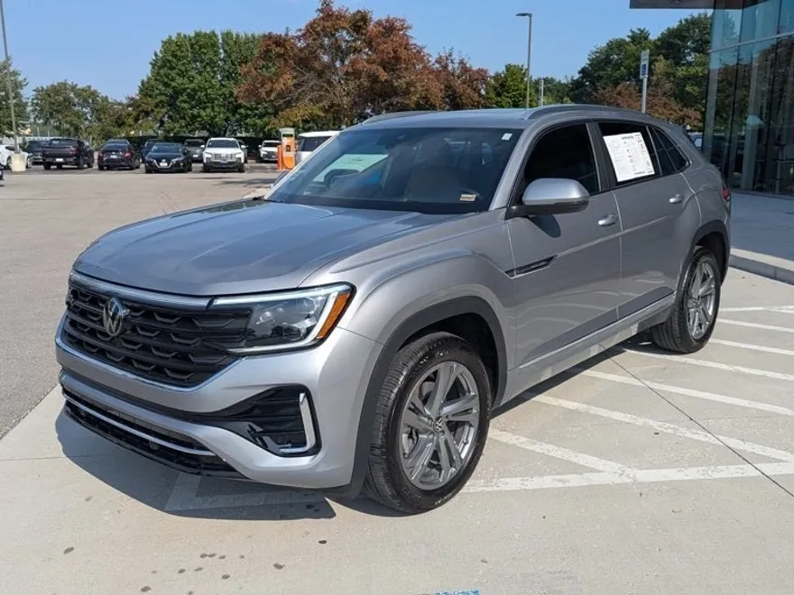 2024 Volkswagen Atlas Cross Sport SEL R-Line photo 1