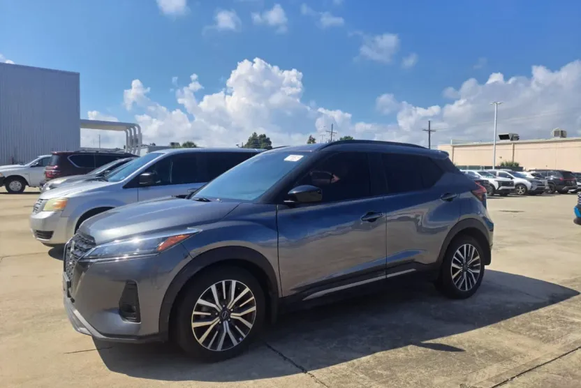 2024 Nissan Kicks SR photo 1